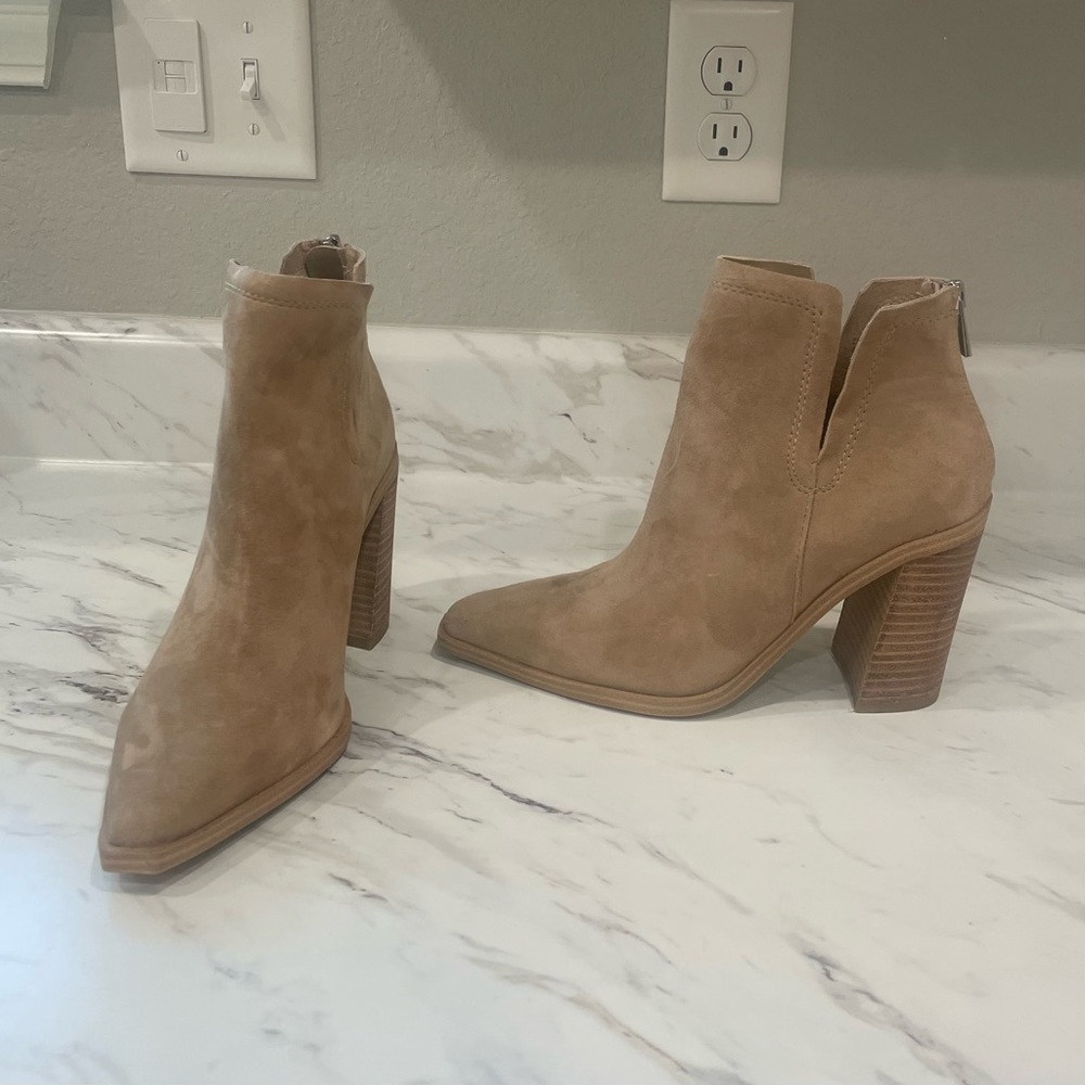 Steve Madden CORNELIA SAND SUEDE Booties